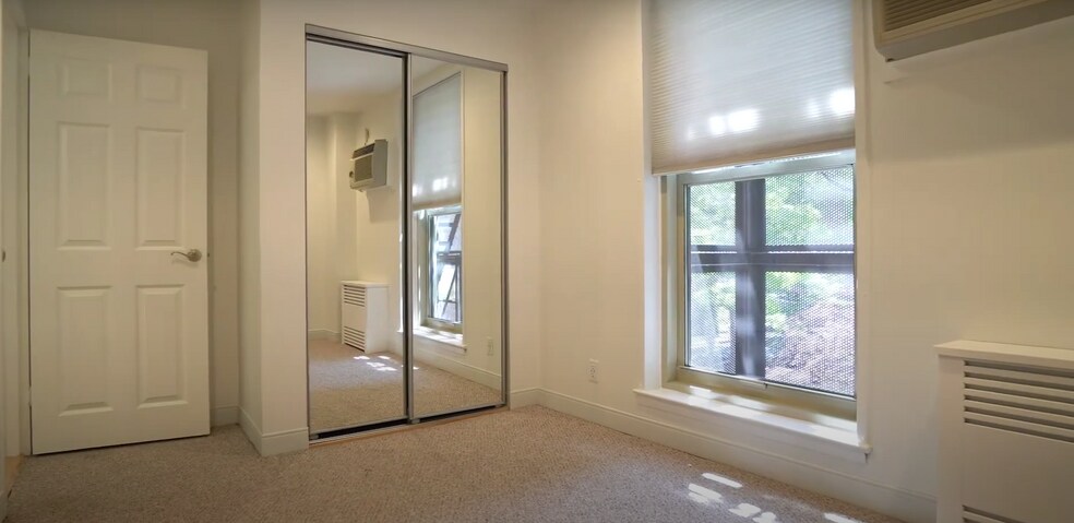 Building Photo - 104 Warren St