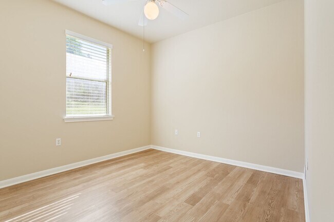Building Photo - 118 Larkspur Ln