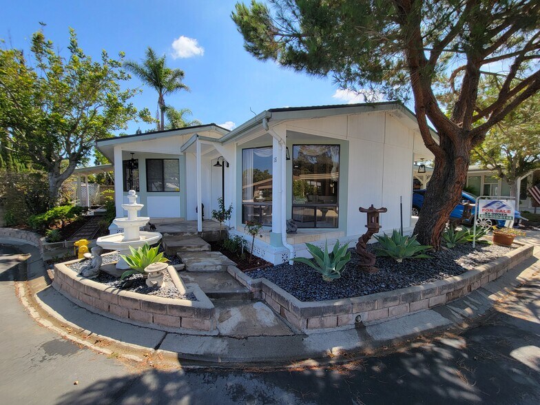 Entry to property - 18 Tahquitz Ct
