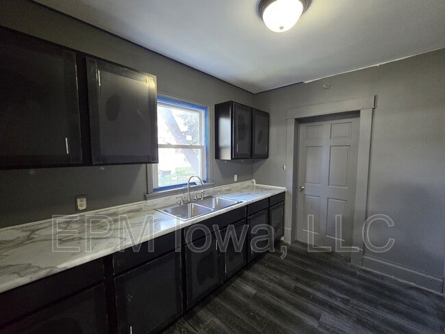 Building Photo - 709 Kern St