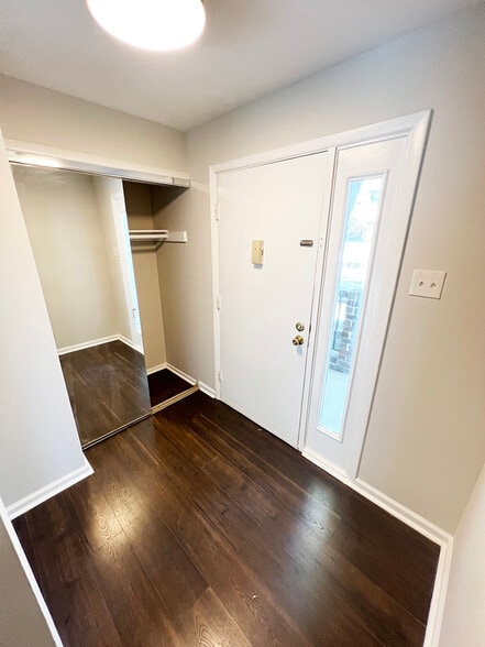 Building Photo - 3069 Hawthorne Dr NE