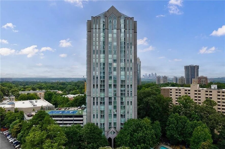 Building - 2870 Pharr Court South NW