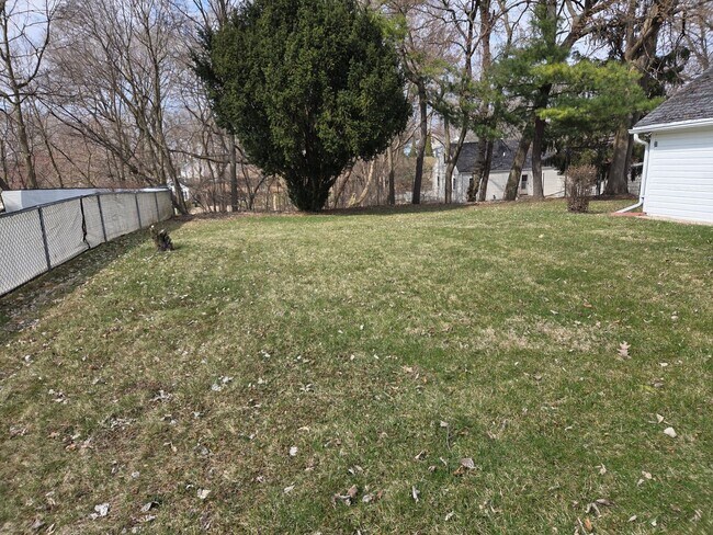 Building Photo - Charming 2-bedroom, 2-bath home