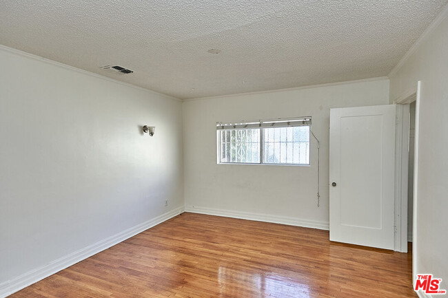 Building Photo - 1253 Keniston Ave