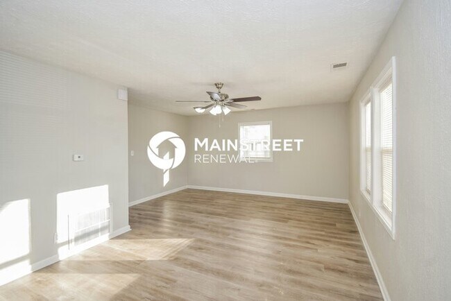 Building Photo - 3 Bedroom Pet-Friendly Home in Indianapolis, IN with Main Street Renewal