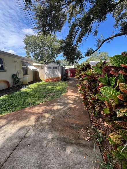 Primary Photo - 516 Northmoor Ave N