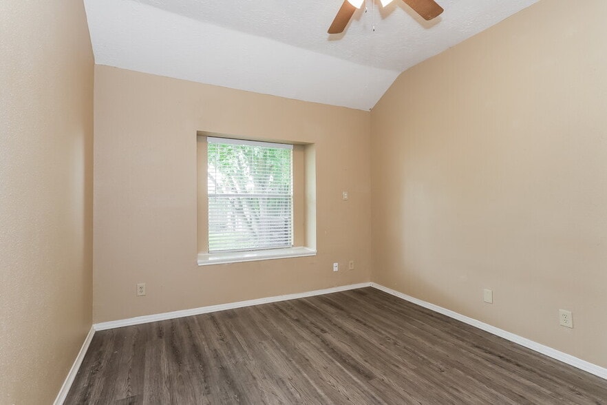 Building Photo - 6042 Beaconridge Dr