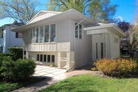 Building Photo - Luxury Living on Summit Ave! – Spacious 3B...
