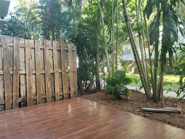 Building Photo - 805 W Oakland Park Blvd
