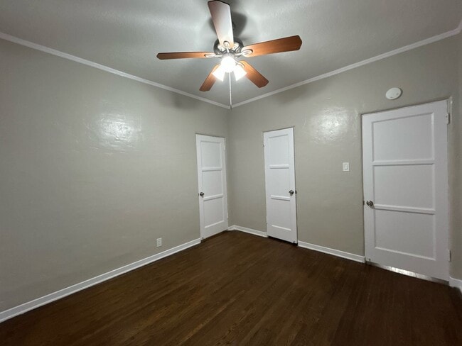 Building Photo - SPACIOUS 2 BEDROOM 1 BATH DOWNSTAIRS JUST BLOCKS FROM ALAMITOS AND JUNIPERO BEACH