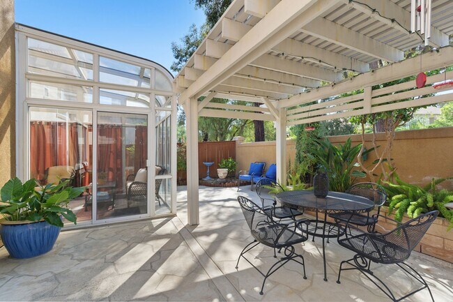 Building Photo - Meticulously Maintained Home in Temeku Hills, 4br/3ba, 3 Car Garage, 1981 sqft. + Enclosed Sunroo...