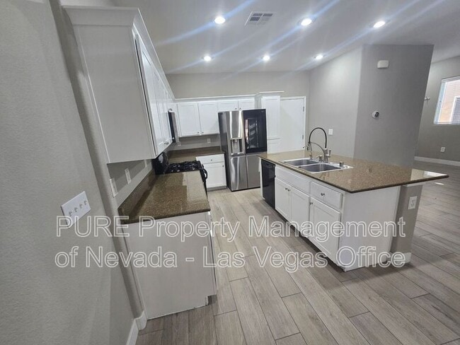 Building Photo - 9389 Black Wolf Ave