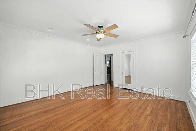 Building Photo - 4036 Dexter Ave