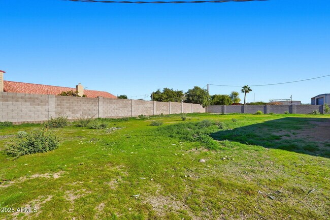 Building Photo - 7016 E Menlo St