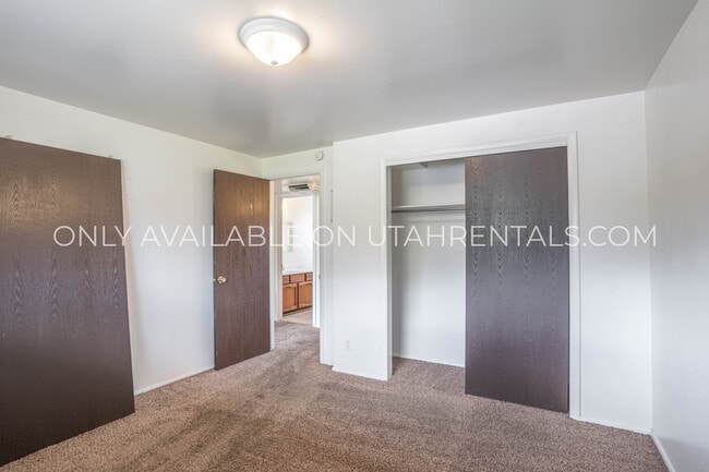 Building Photo - 1050 W 1050 S