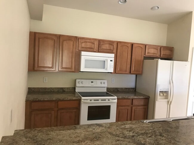 Building Photo - 601 SE 5th St