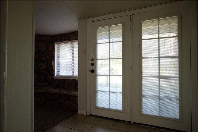 Building Photo - 3401 Princeton Dr