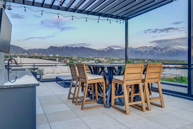 Building Photo - 352 S 500 E