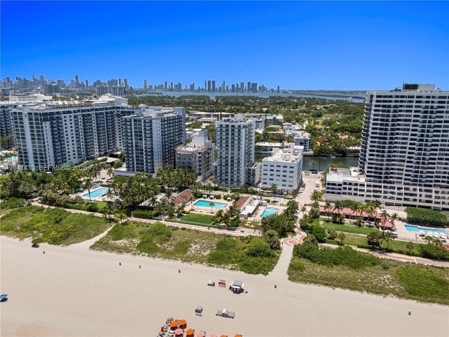 Building Photo - 2457 Collins Ave