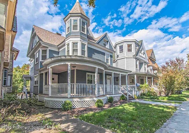 Building Photo - 815 Monroe Ave