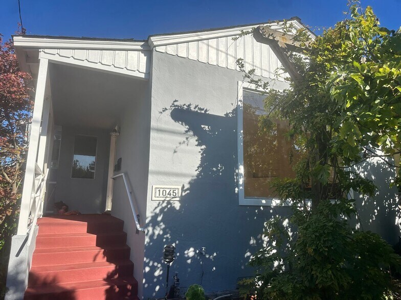 Building Photo - 1045 Evelyn Ave