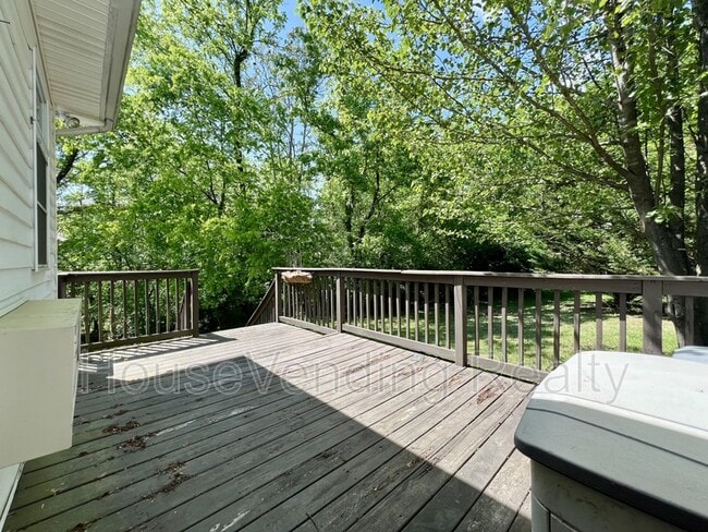 Building Photo - 9735 Hawkdale Ln