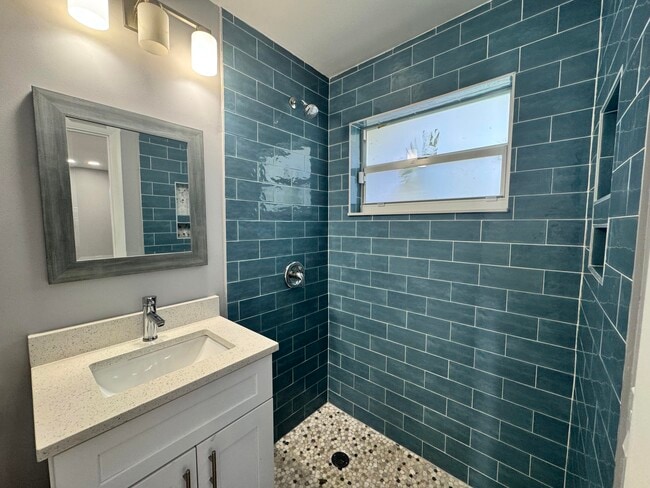 Building Photo - 919 Laurel Dr