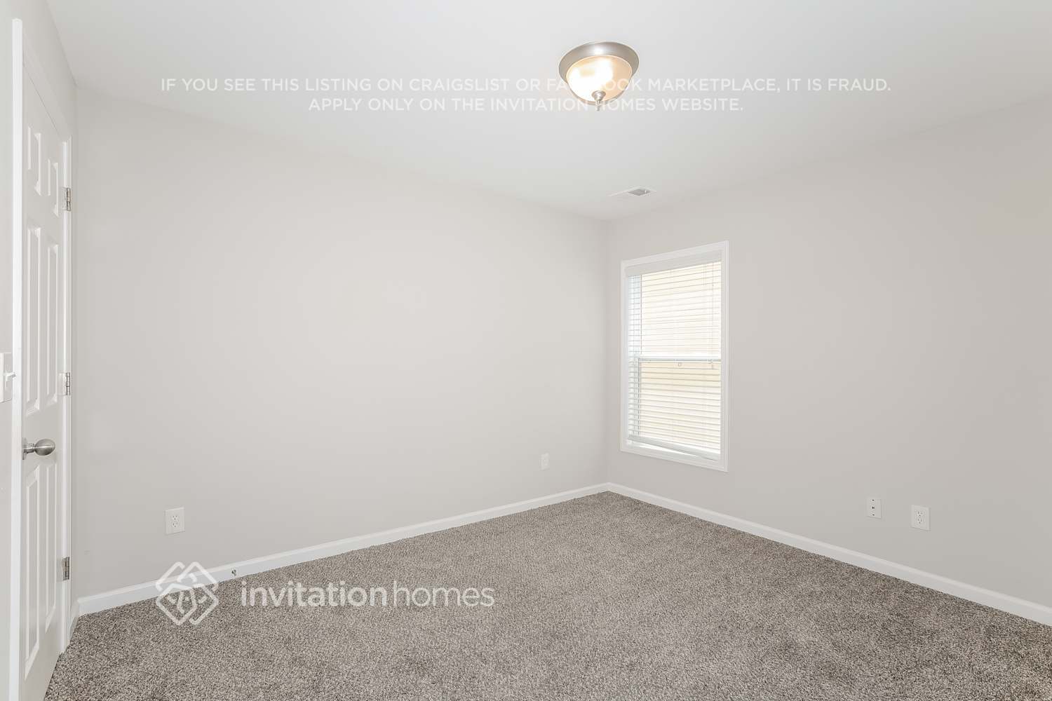 Building Photo - 1142 Balvaird Dr SE