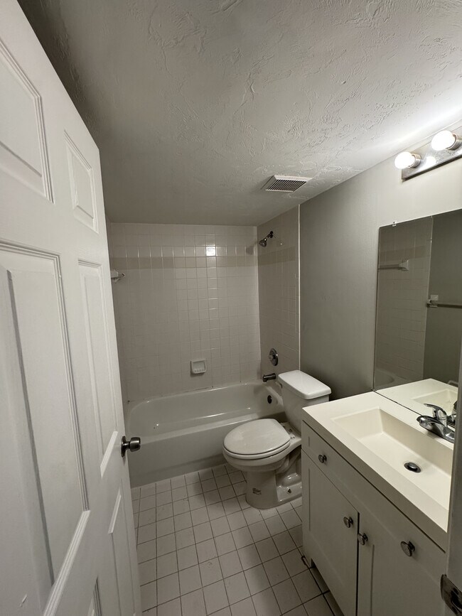 Building Photo - 28261 Pine Haven Way