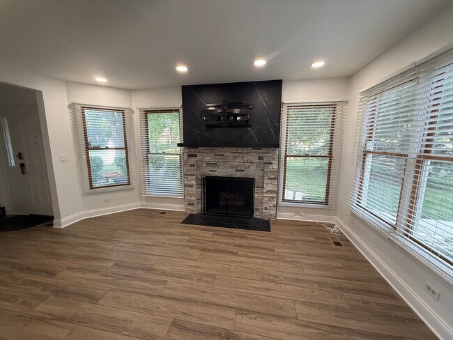 Building Photo - 227 Spring Creek Cir