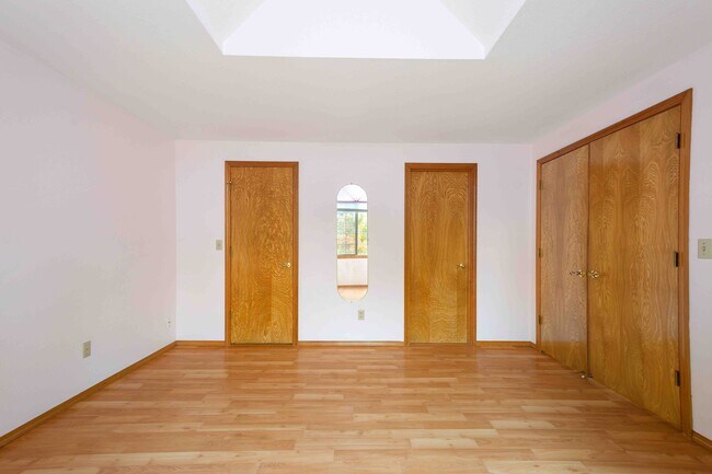 Building Photo - 12323 SW Millview Ct