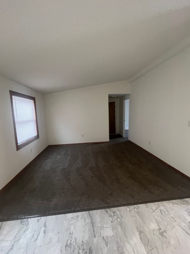 Building Photo - Large 3 bed 2 bath mobile