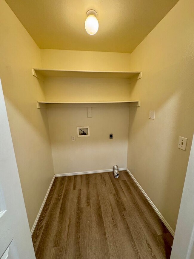 Building Photo - Dixie Downs Townhouse