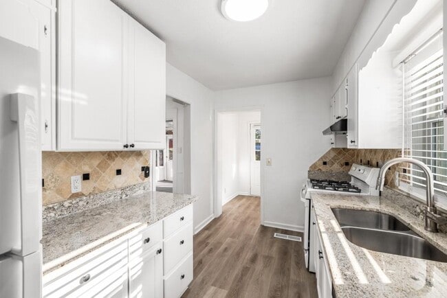 Building Photo - 1801 Crestridge Dr SE