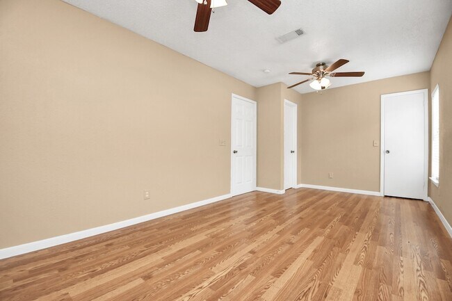 Building Photo - 2822 Great Lakes Ave