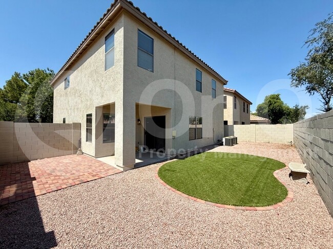 Building Photo - 681 E Woodsman Pl