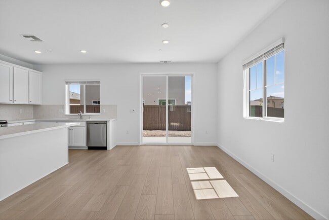 Building Photo - Brand New 4br Home - Waterways at Westlake