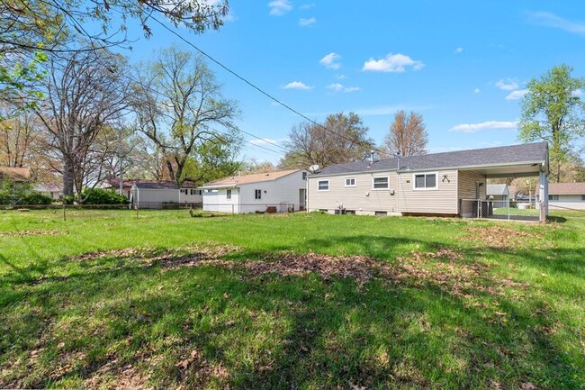 Building Photo - 840 Daniel Boone Dr