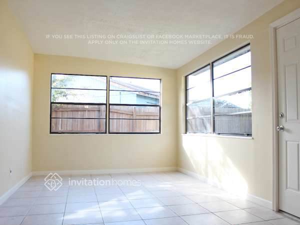 Building Photo - 8685 Brackenwood Dr