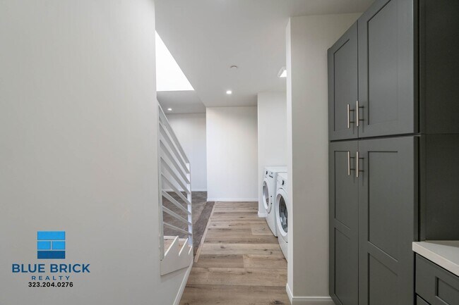 Building Photo - 5239-5241 Huntington Dr -