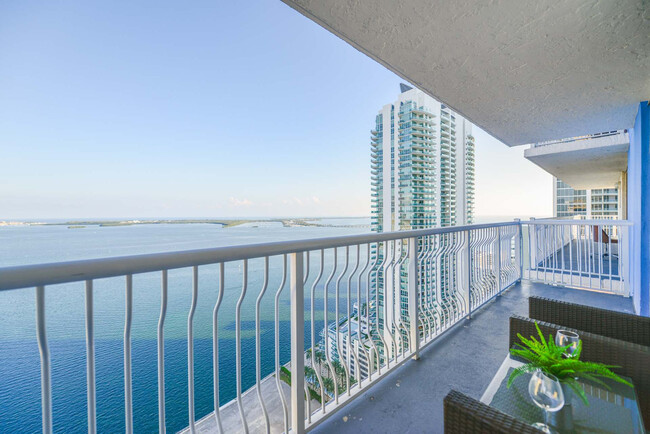 Building Photo - 1200 Brickell Bay Dr