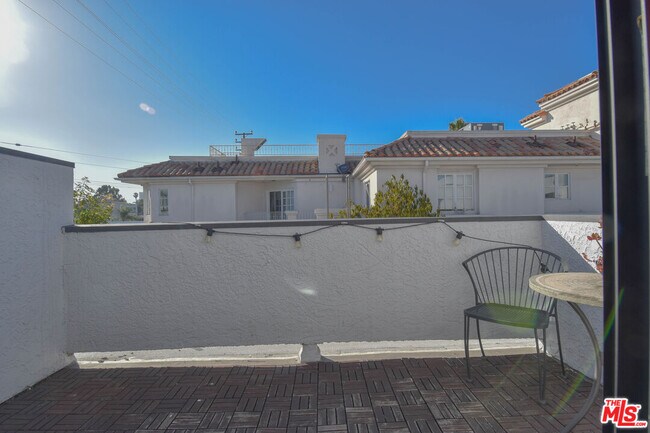 Building Photo - 1727-1727 Glendon Ave