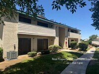 Building Photo - Willow Creek 2 bed, 1 bath condo!