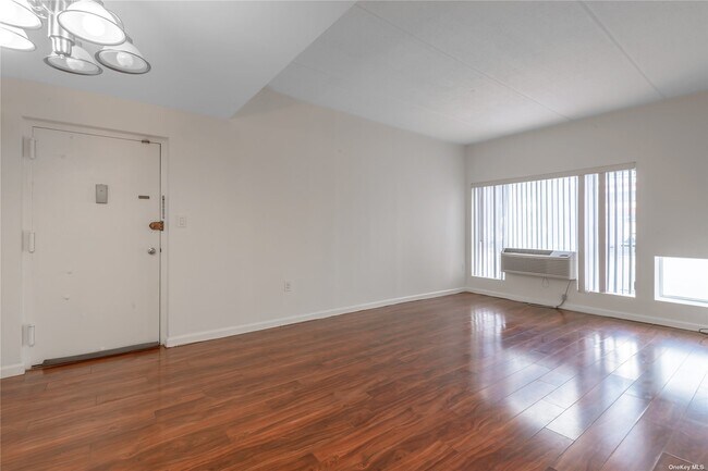 Building Photo - 205 Mineola Blvd