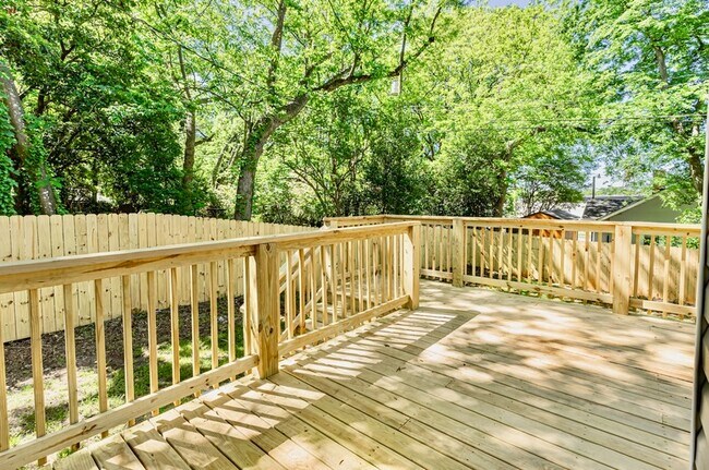 Building Photo - 1218 1st Ave