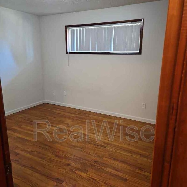 Building Photo - 626 NE Anderson St