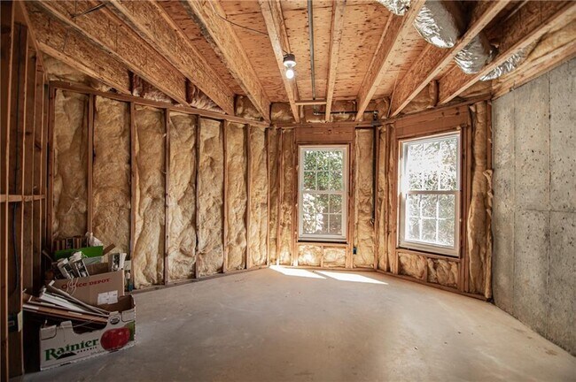 Building Photo - 4012 Erin Dr