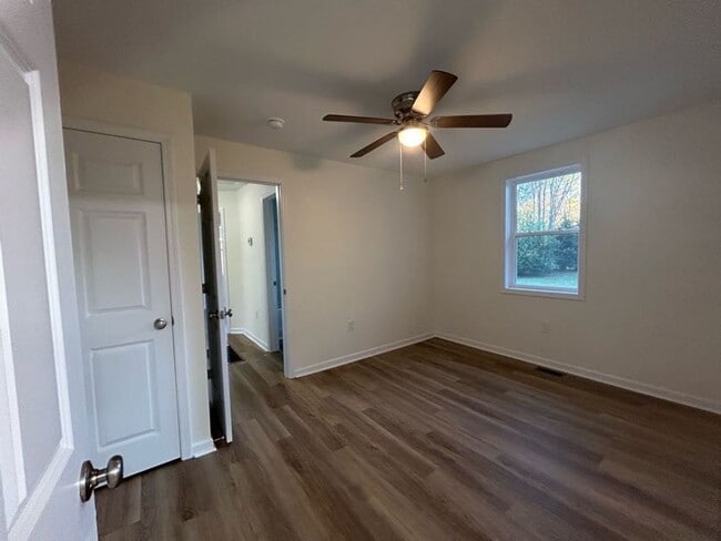 Building Photo - 1914 W Oakland-FULLY RENOVATED- 3 BEDROOM, 1 BATHROOM