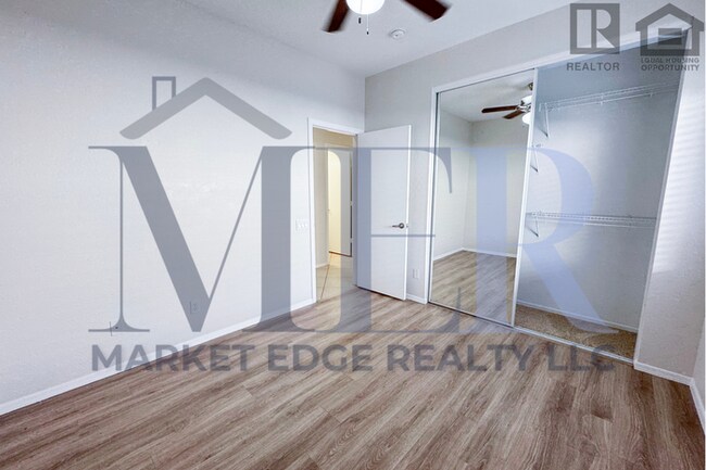 Building Photo - 3Bed/2Bath Home at Cotton Ln/Greenway Rd! $399 MOVE-IN SPECIAL! Ready for Immediate Move-In!