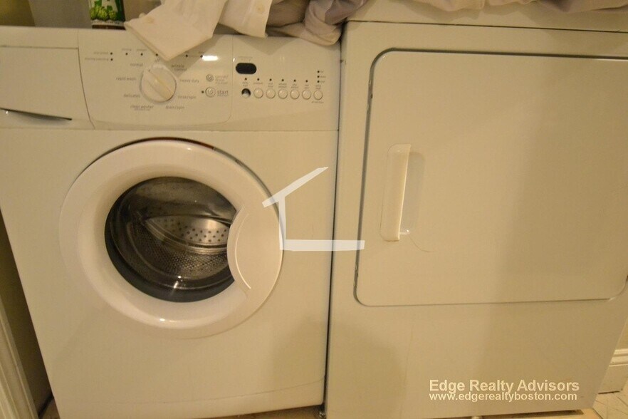 Building Photo - 20 Pratt St